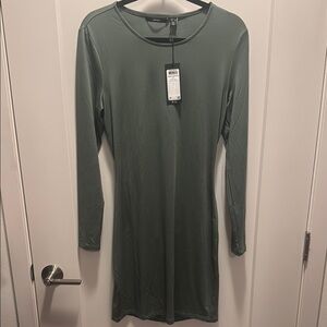 🆕 Vero Moda Green Long Sleeve Bodycon Dress w PeekaBoo back. L. NWT!!💥💥